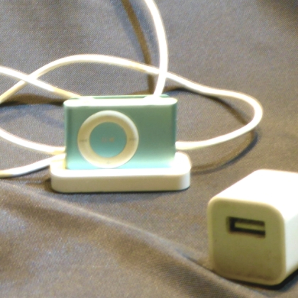 1GB Apple iPod shuffle 2nd Gen light blue